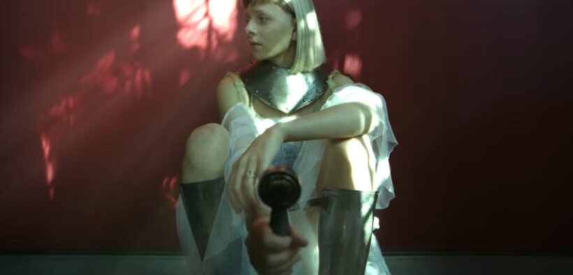 cantareata-norvegiana-aurora-a-lansat-piesa-“your-blood”-–-audio