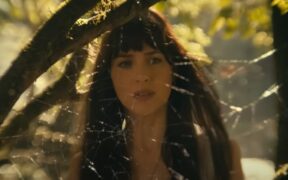 dakota-johnson-si-sydney-sweeney-dobandesc-superputeri-in-“madame-web”-–-trailer