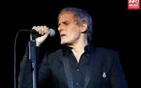 michael-bolton-a-fost-operat-de-tumoare-pe-creier;-ia-o-pauza-de-la-concerte