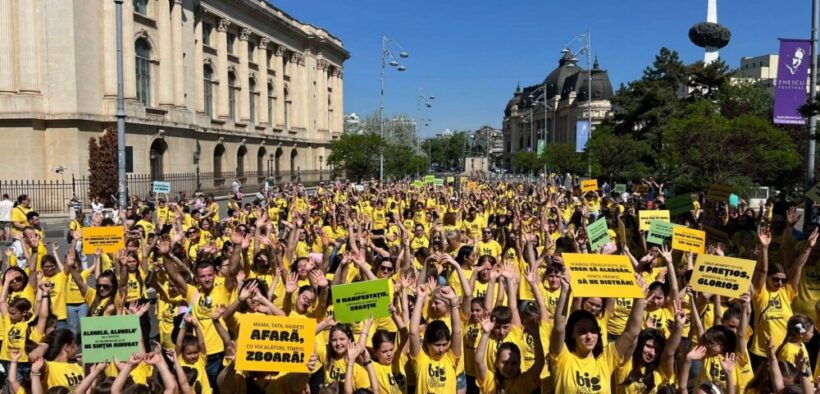 big-little-festival-anuntat-printr-un-flashmob-manifest;-800-de-copii-si-parinti-au-dansat-sincron