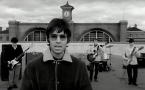 oasis-lanseaza-o-editie-aniversara-a-albumului-“definitely-maybe”