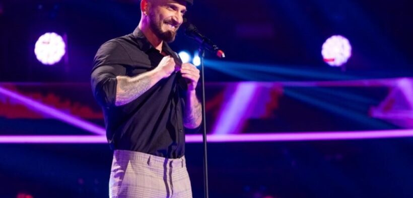 vocea-romaniei-2024:-silviu-mircescu-a-adus-pe-scena-o-interpretare-muzicala-si-un-numar-de-striptease