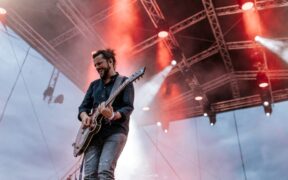 asculta-noua-piesa-om-la-luna,-“serpentine”-–-audio