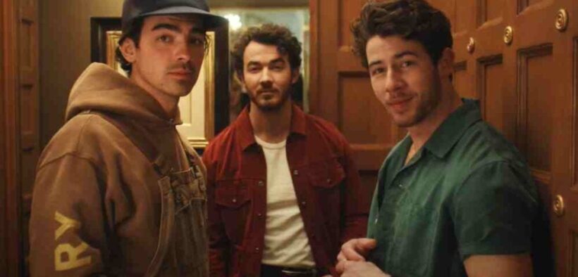 jonas-brothers-devin-protagonistii-unui-film-de-craciun