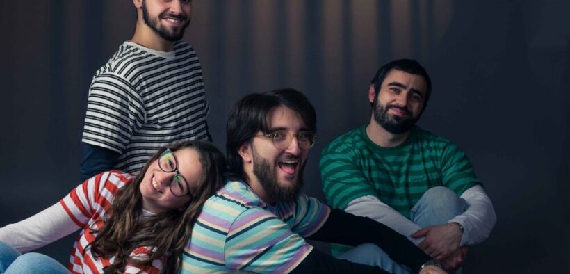 trupa-alexu-and-the-voices-inside-a-lansat-piesa-“niciodata-singur”-–-audio