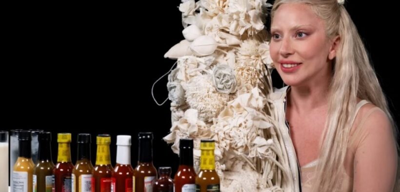 lady-gaga-demonstreaza-ca-fashion-ul-si-aripioarele-picante-merg-mana-n-mana-–-video