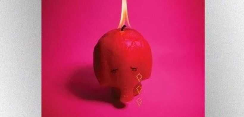arcade-fire-lanseaza-„pink-elephant”:-un-album-cinematic-si-un-single-simbolic