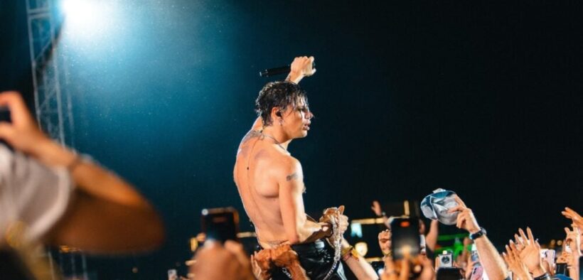 yungblud-la-electric-castle-2025:-show-de-rockstar-si-dorinta-de-a-fi-rapit-si-tinut-in-romania