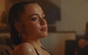 shiloh-jolie-debuteaza-in-videoclipul-“what’s-a-girl-to-do”,-al-artistei-k-pop-dayoung