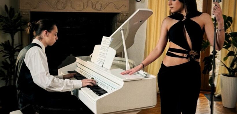 “choke-me”-are-acum-piano-version,-cu-alexandra-capitanescu-la-hotar-de-muzica-clasica-–-audio