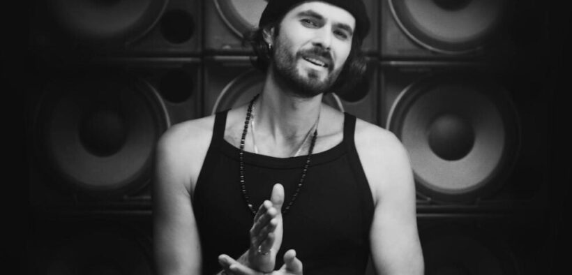 mihail-isi-canta-piesa-in-limba-semnelor-romane;-urmareste-clipul-“in-felul-meu”