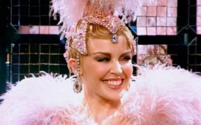 netflix-gazduieste-o-serie-documentara-despre-kylie-minogue-–-trailer
