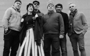 cuibul-si-victoria-mahu-dau-un-suflu-proaspat-piesei-“lume,-lume”-(live-video)