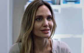 trailer-“couture”:-angelina-jolie-joaca-unul-dintre-cele-mai-personale-roluri-din-cariera