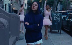 olivia-rodrigo-a-lansat-albumul-“you-seem-pretty-sad-for-a-girl-so-in-love”-si-videoclipul-“stupid-song”