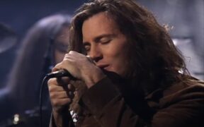eddie-vedder-lanseaza-„better-believe”,-o-colaborare-cu-tineri-muzicieni-din-chicago