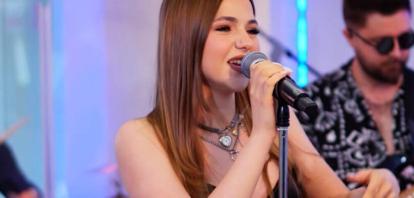 urmareste-o-pe-alessia-pop-cantand-live-“inima-in-mine-arde”-–-video