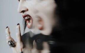 marilyn-manson-lanseaza-piesa-„front-toward-enemy”-si-pregateste-noul-album