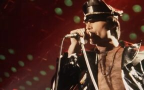 video:-queen-prezinta-o-inregistrare-rara-a-piesei-“let-me-entertain-you”,-extrasa-dintr-un-concert-din-1979 