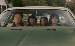 dinozaurii-revin-pe-marile-ecrane-in-aventura-“capatul-strazii-stejar”-(trailer)