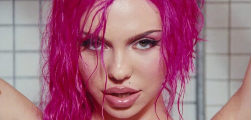 powerplay-de-septembrie:-adela,-artista-care-a-cucerit-internetul-cu-“nicole-kidman”